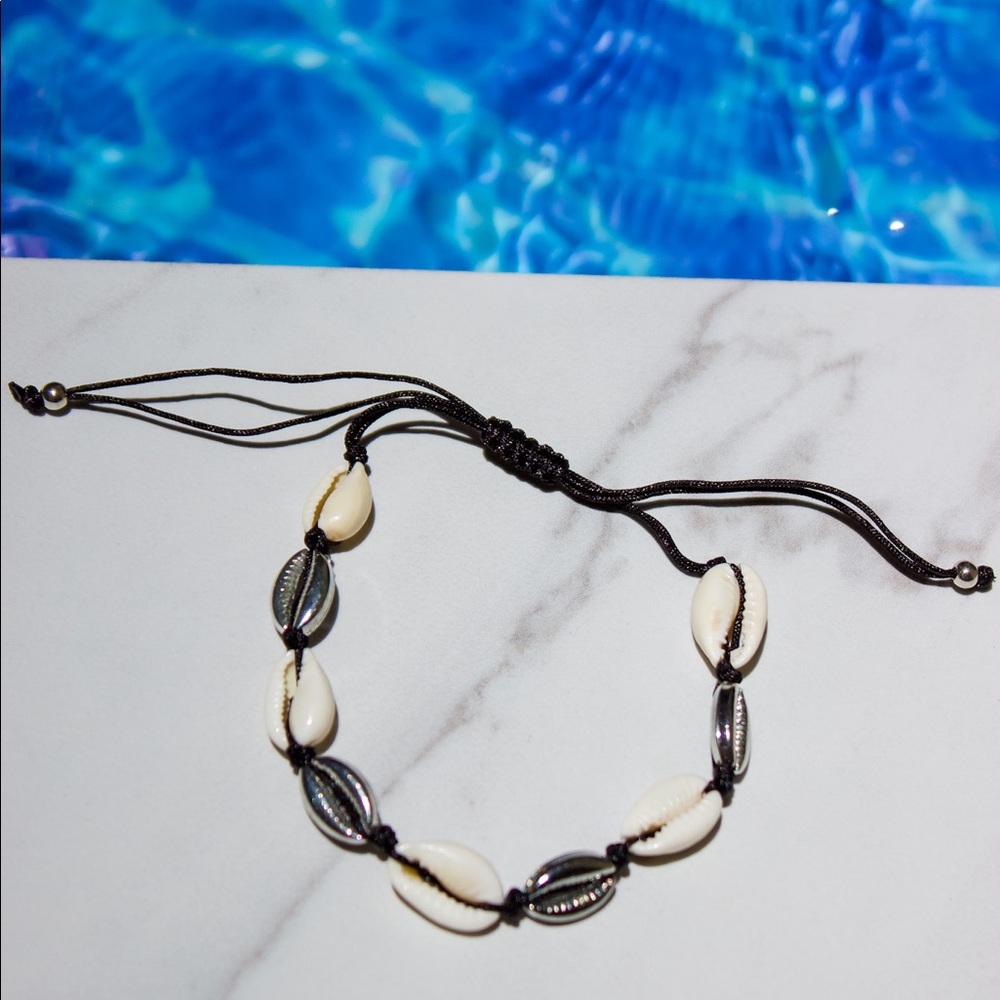 Cowry Shell Bracelet - Picture 2 of 2